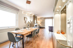 Penthouse 3BD apt w/ sea-view in Athenian Riviera
